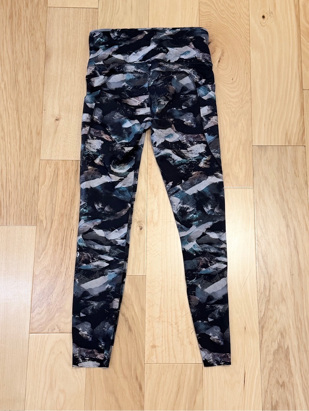 LIKE NEW Lululemon Women’s Fast and Free Tight II 25" *Non-Reflective Nulux